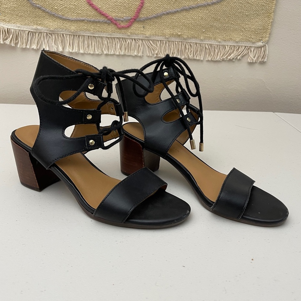 Tommy Hilfiger block heel sandal size 6 lace up
